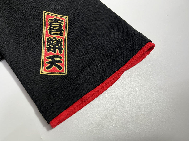 新樂園串燒屋黑色排汗 POLO 制服與品牌圖案
